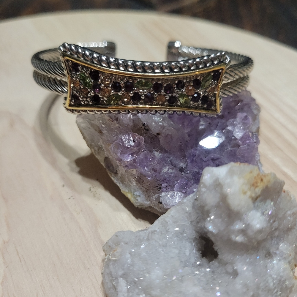 Two-tone metal cuff with multiple stones